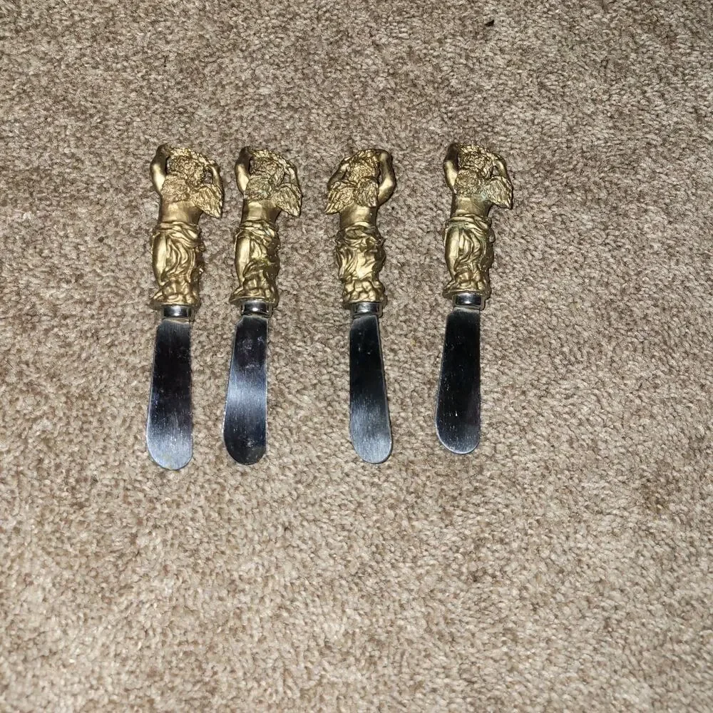 VINTAGE BOSTON WAREHOUSE SPREADER KNIVES GOLDEN CHERUBS BUTTER CHEESE SPREAD‎